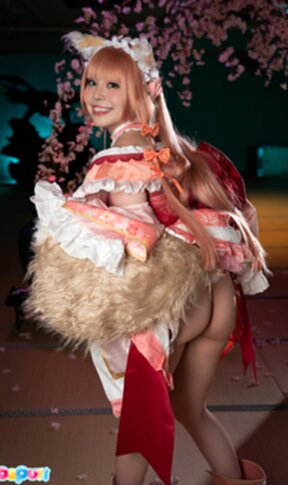 Misa showing her shaved pussy and nice ass